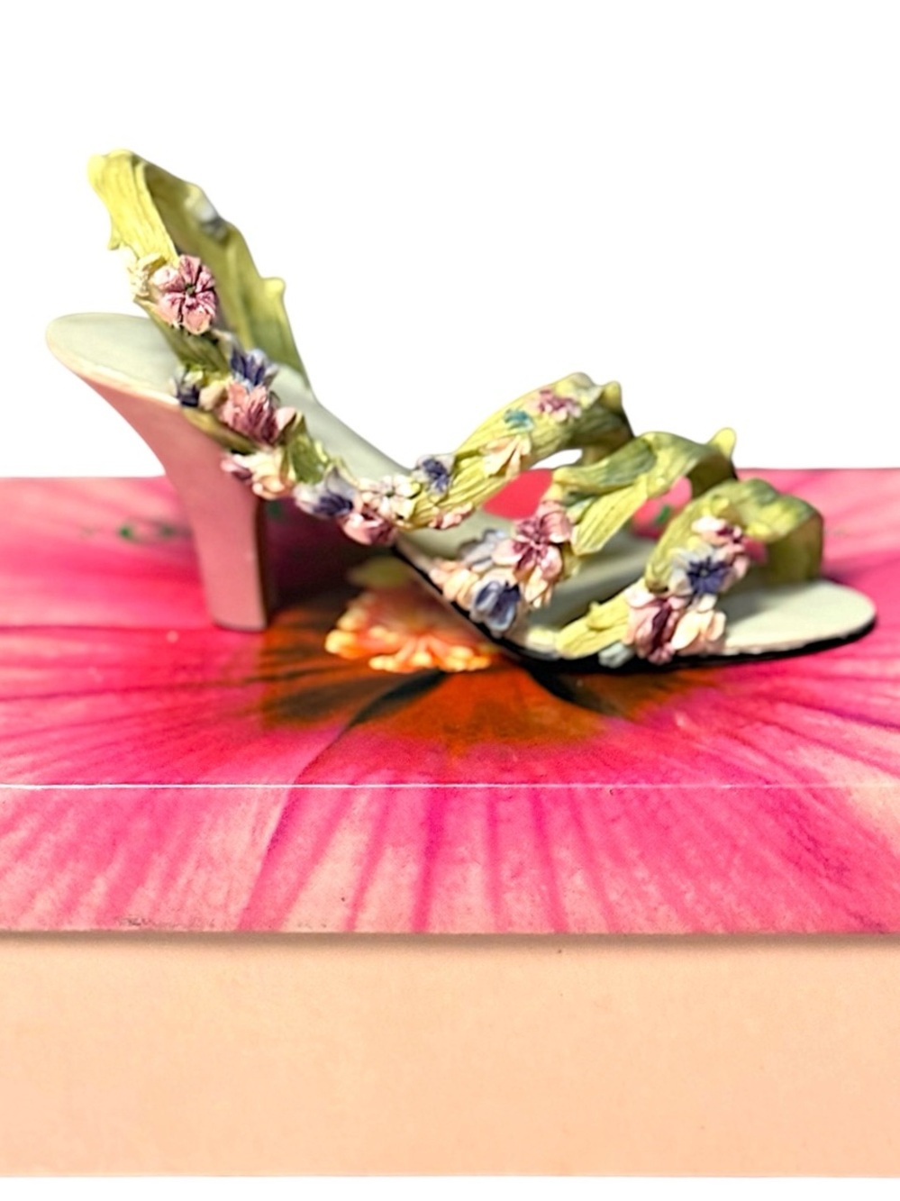 Nostalgia 2000 Garden Party Flower Narcissus Garden Shoes NIB VDF103 Victorian
